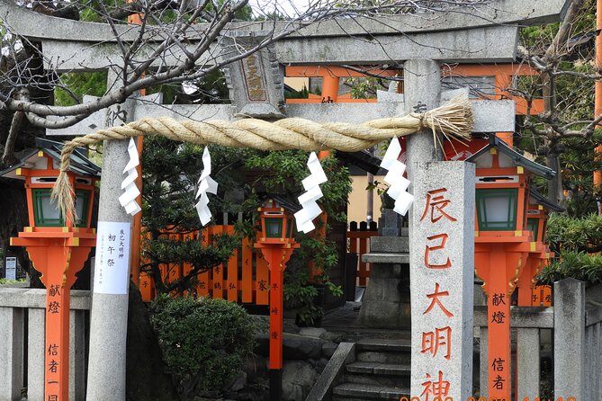 2 Hour Walking Historic Gion Tour in Kyoto Geisha Spotting Area - Historical Gion Landmarks