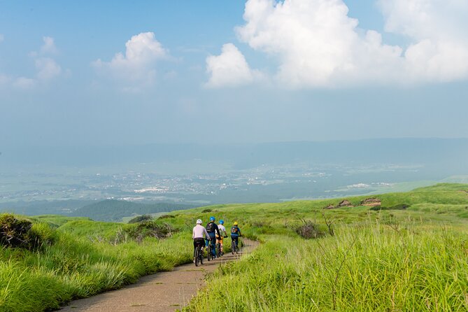 3-Days Experience to Feel the Nature of Aso - Day 2: Kusasenri Plateau and Aso Volcano