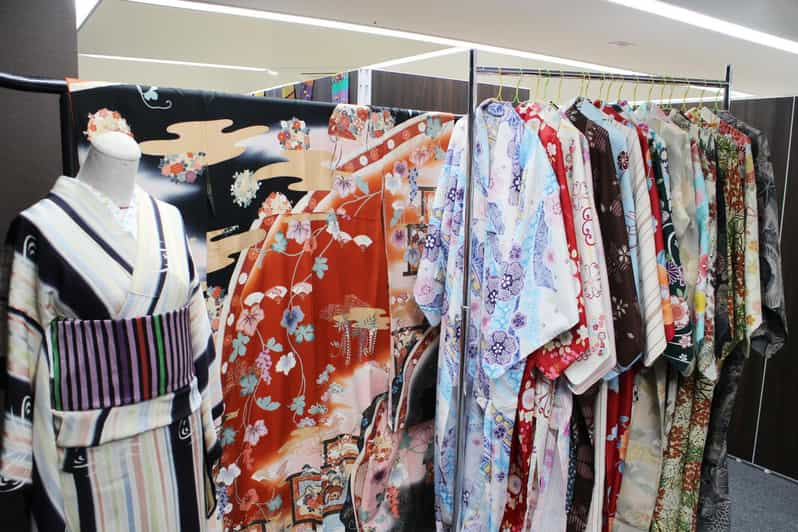 Hiroshima, Dressing Kimono and Strolling Around the Town - Dressing in Traditional Kimonos