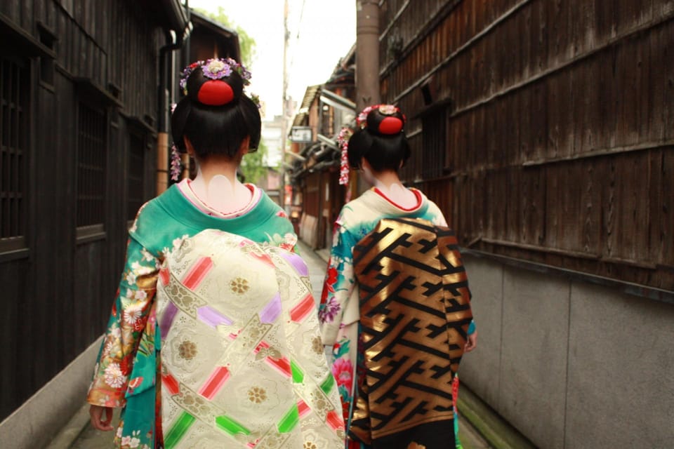 Kyoto: Gion Geisha District Walking Tour at Night - Background Information