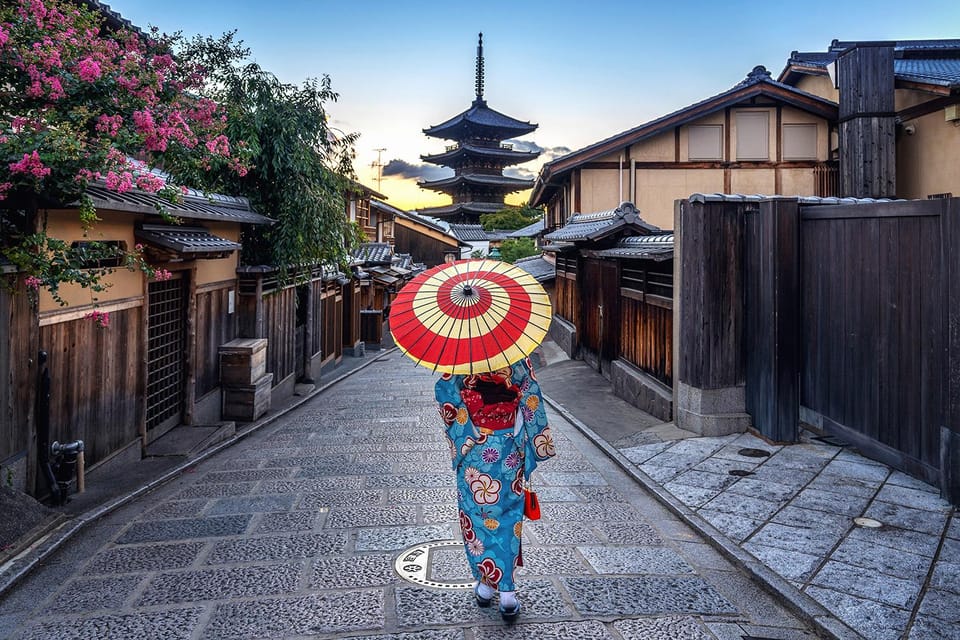 Kyoto Gion Sunset Tour: Gion, Pontocho, Yasaka & Secrets - Itinerary