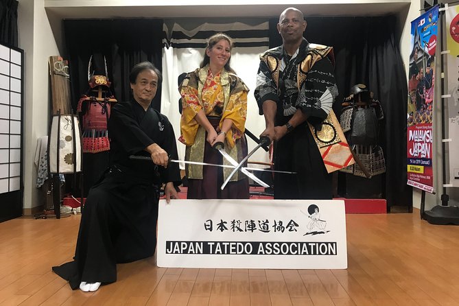 Learn The Katana Sword Technique of Samurai and Ninja - Meeting and Pickup