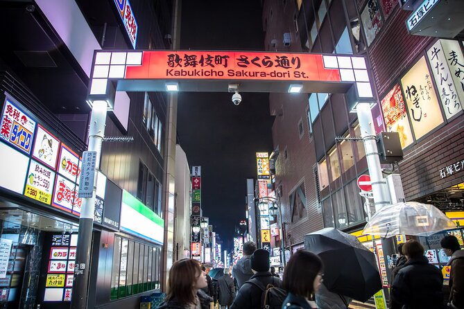 Private Tour in Shinjuku With a Spanish-Speaking Photographer - What To Expect