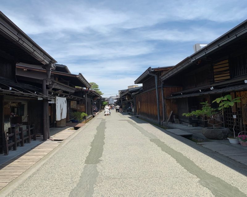 Takayama: Old Town Guided Walking Tour 45min. - Pricing and Inclusions