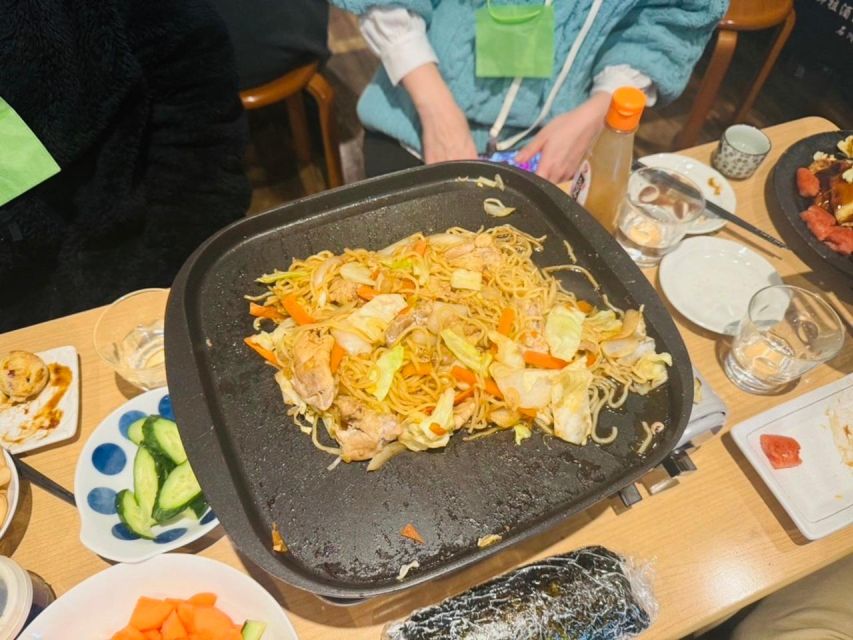 Tokyo : Shared Yakisoba Making and All-You-Can-Drink Sake - Booking Information