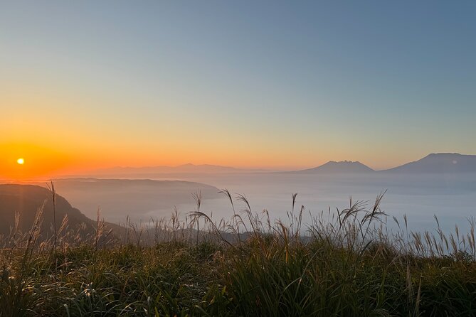 View the Sunrise and Sea of ​​Clouds Over the Aso Caldera - Sunrise Viewing Experience Details