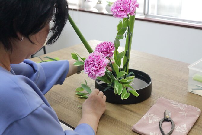 Ikebana Experience in Shinjuku - Ikebana Teachers Expertise