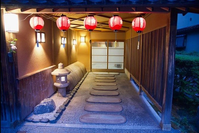 Kanazawa Night Tour With Local Meal and Drinks - Guide Insights and Commentary