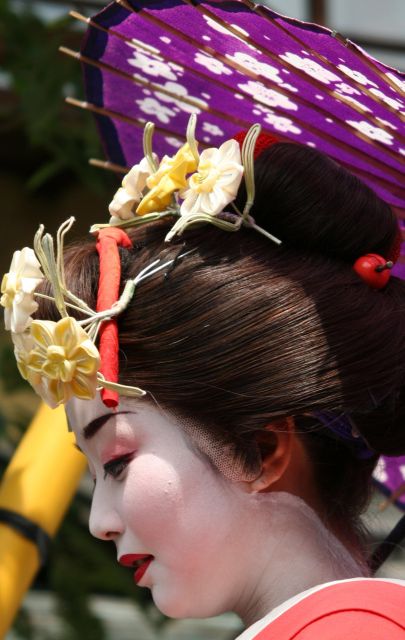 Kyoto: Gion Nighttime Walking Tour With a Local Guide - Highlights