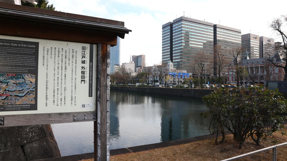 Tokyo : Imperial Palace and Hibiya District Walking Tour - Experience Description