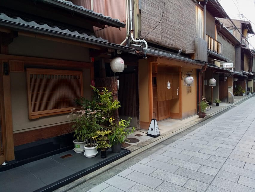 Kyoto: Gion Geisha District Walking Tour at Night - Starting Location