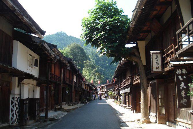 Magome & Tsumago Nakasendo Trail Day Hike With Government-Licensed Guide - Guide Insights