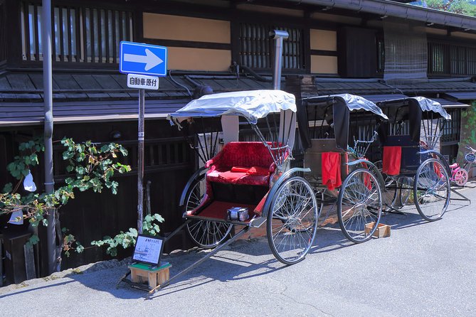 Takayama and Shirakawago Photoshoot by Professional Photographer - Booking and Confirmation