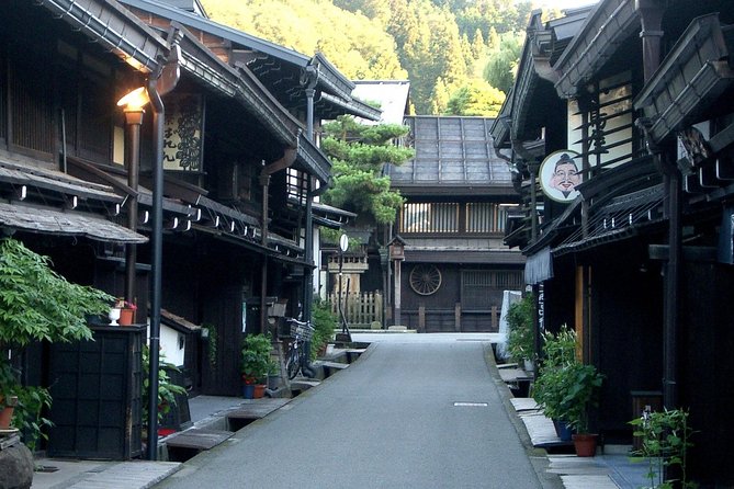 Takayama Full-Day Private Tour With Government Licensed Guide - Logical Content Organization