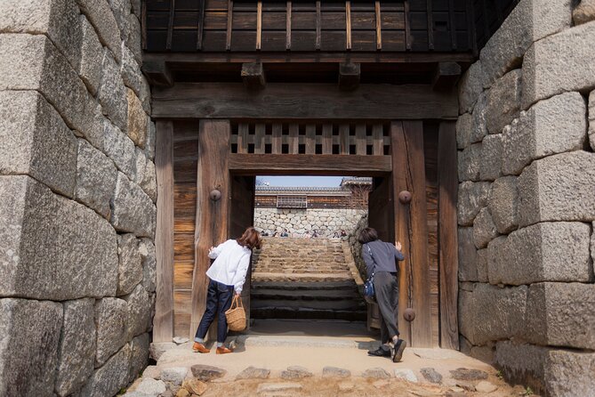 [Town Walk] Stroll Around Matsuyama Castle and Enjoy Local Shopping - Additional Information