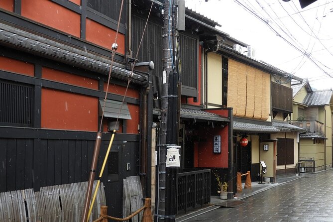 2 Hour Walking Historic Gion Tour in Kyoto Geisha Spotting Area - Photo Opportunities