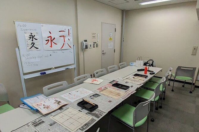 Calligraphy Class, Give the Gift of Professional Work. Ginza Area - Meeting Point and End Point