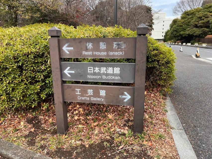 Tokyo :History,Nature Walking Tour of Around Imperial Palace - Included