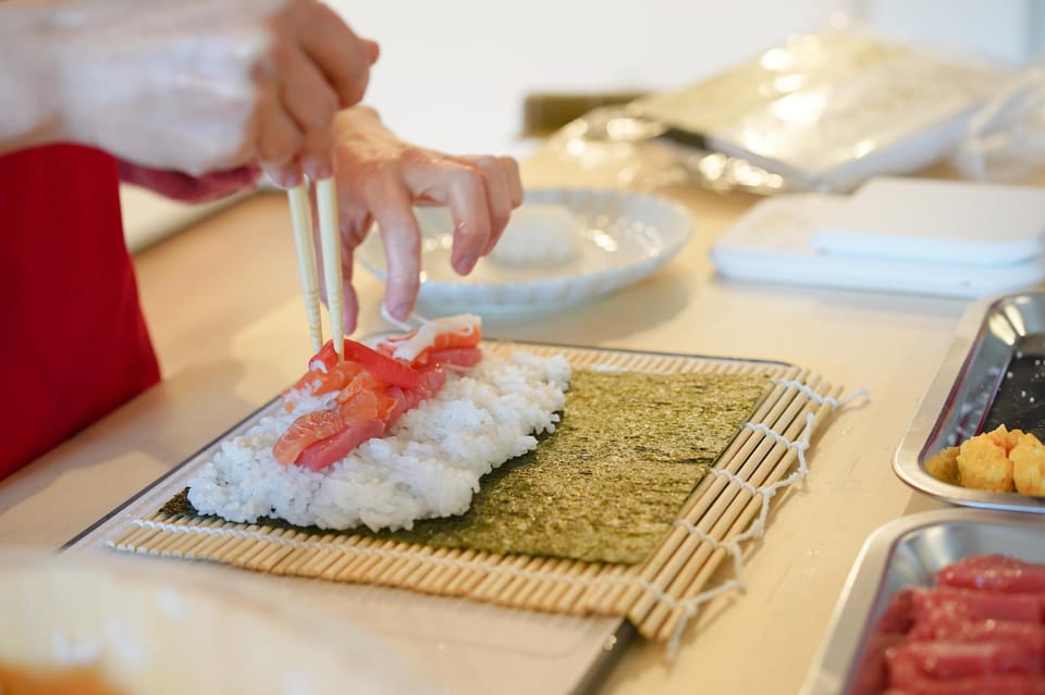 Tokyo: Sushi Cooking Class With Sake Tasting - Review Summary