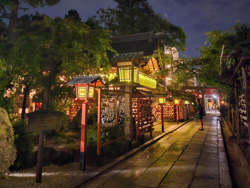 Kyoto: Gion District Guided Walking Tour at Night With Snack - Frequently Asked Questions