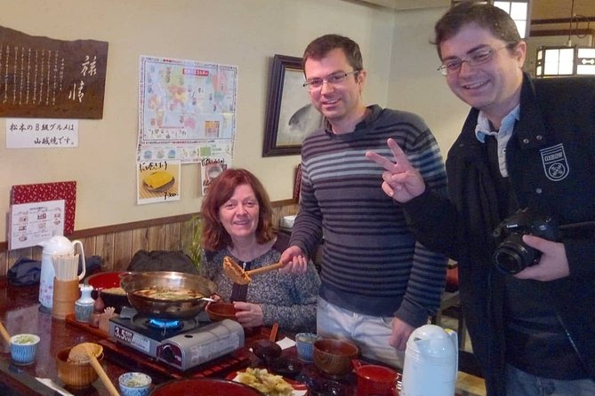 Matsumoto Castle Tour & Soba Noodle Experience - Guide Interaction and Overall Experience