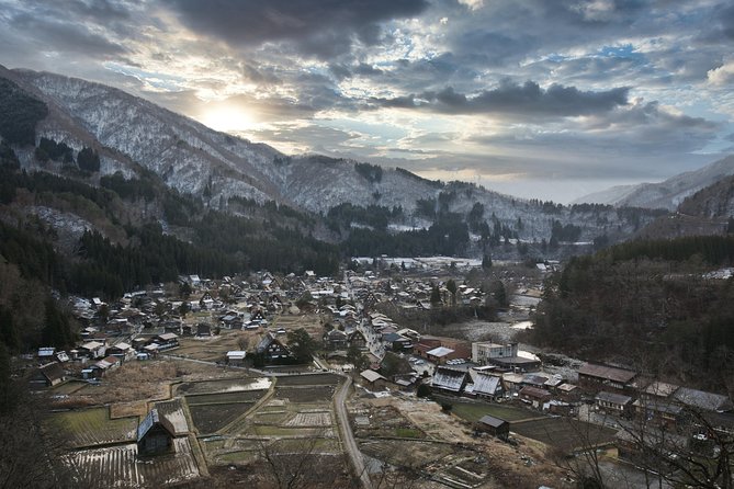 Takayama and Shirakawago Photoshoot by Professional Photographer - Frequently Asked Questions