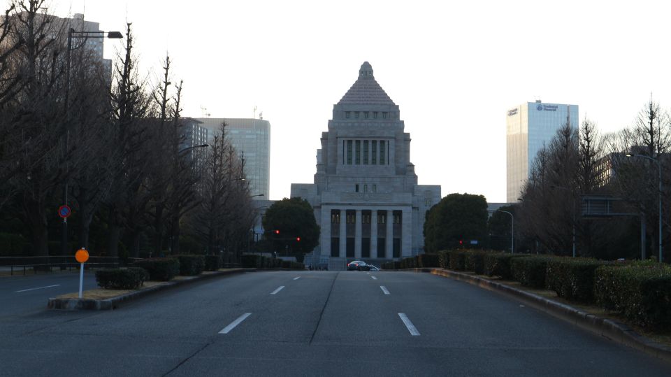 Tokyo Around Imperial Palace Area to Hie Shrine Walking Tour - Highlights