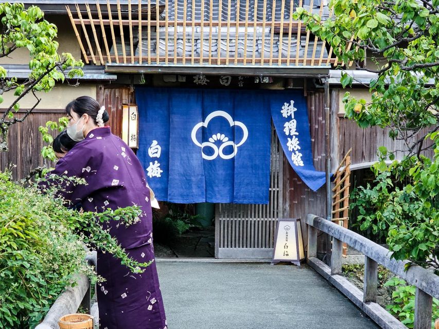 Kyoto: Gion District Guided Walking Tour at Night With Snack - Recap