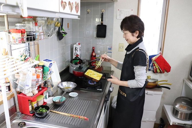 Heart-Warming Japanese in Home Cooking Lesson With a Local Mother in Osaka - Key Points