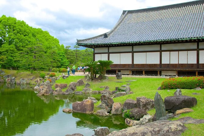 Historical Kyoto Bike Tour (E-Bike or Sport Bike)