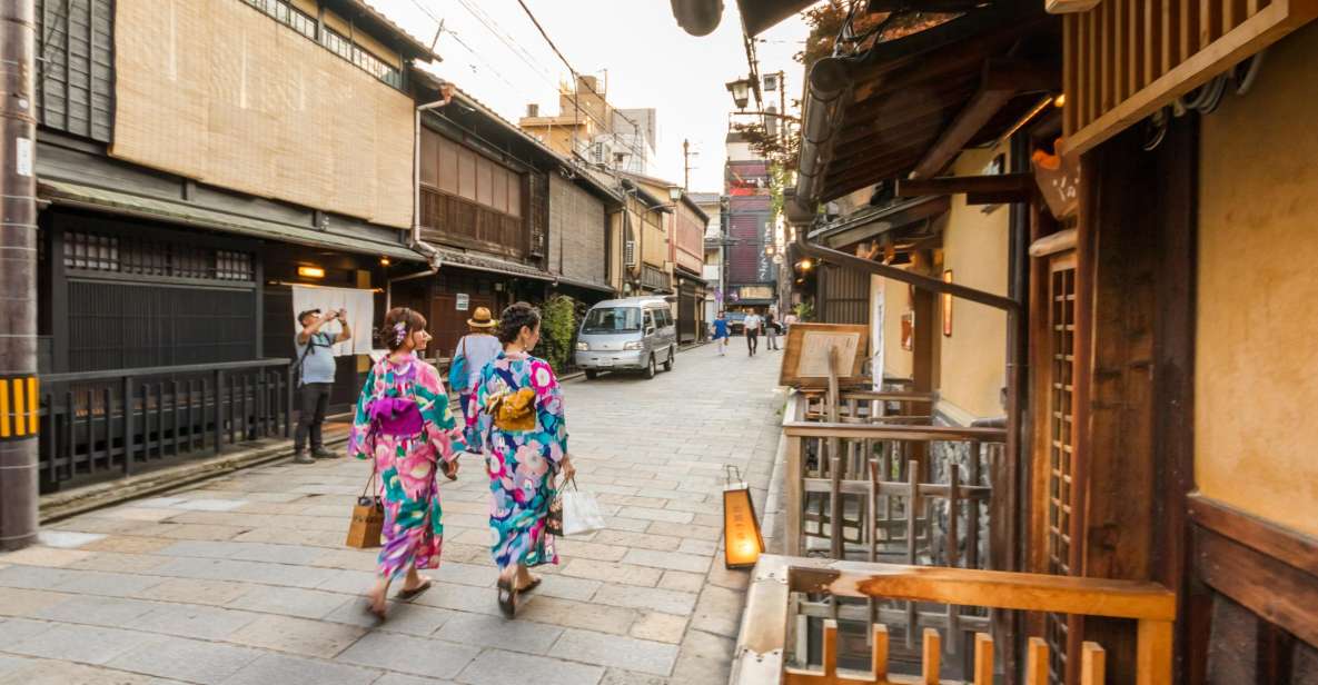 Night Walk in Gion: Kyotos Geisha District - Key Points