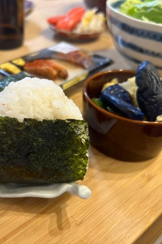 Tokyo : Onigiri Making and Combini Onigiri Eating Comparison - Key Takeaways