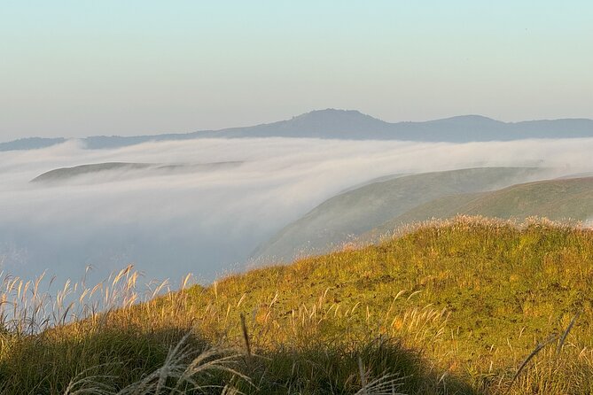 View the Sunrise and Sea of ​​Clouds Over the Aso Caldera - Key Points