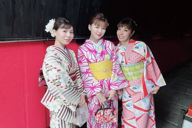 Walking Around the Town With Kimono You Can Choose Your Favorite Kimono From [Okinawa Traditional Costume Kimono / Kimono / Yukata] Hair Set & Point Makeup & Dressing & Rental Fee All - Key Points